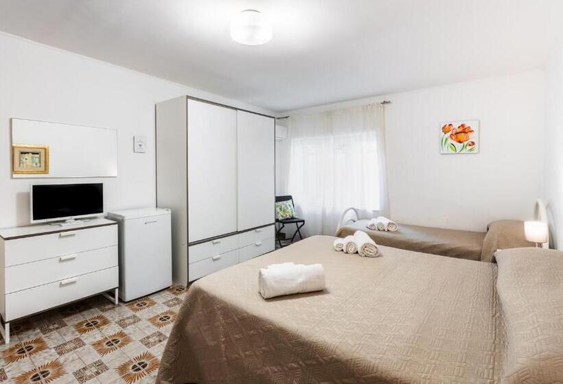 تختخواب و صبحانه Le Torrette Rooms And Apartments