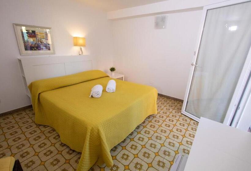 تختخواب و صبحانه Le Torrette Rooms And Apartments