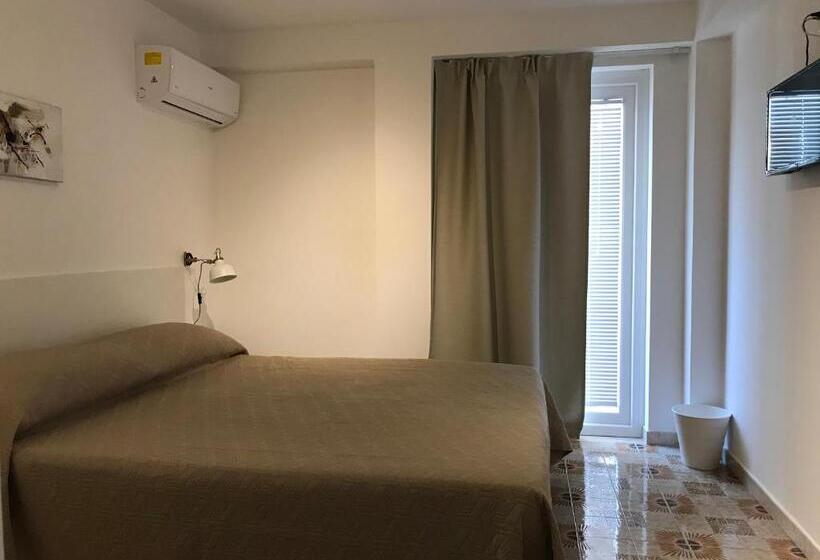 تختخواب و صبحانه Le Torrette Rooms And Apartments