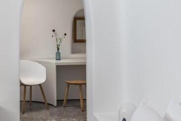 هتل Chelidonia Luxury Suites