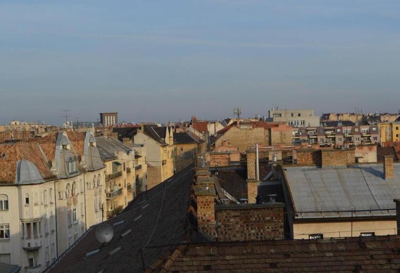 ペンション Artist Guest House