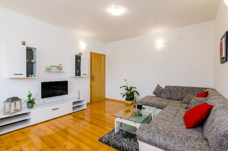 Отель Apartment & Rooms Maždin