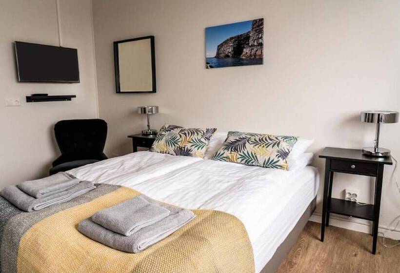 هتل Black Beach Guesthouse