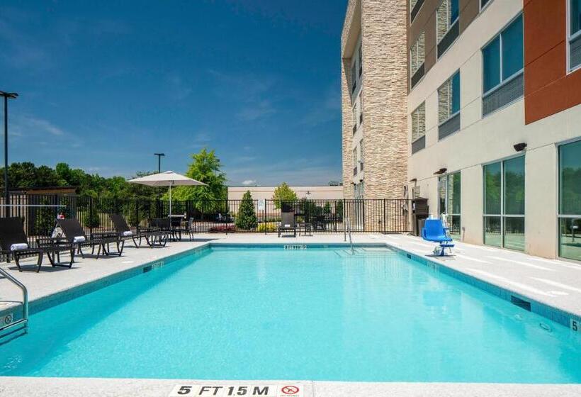 هتل Holiday Inn Express & Suites Griffin