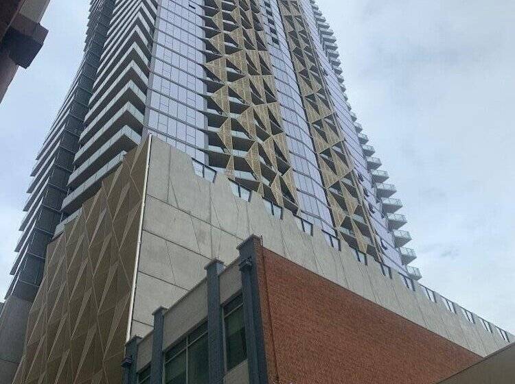 هتل Rnr Rundle Mall