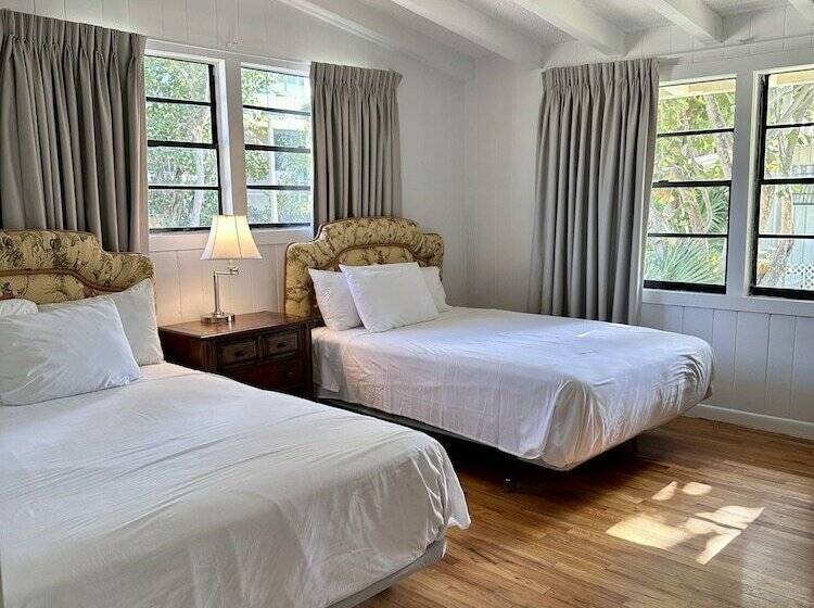 בית מלון כפרי Silver Sands Beach Resort