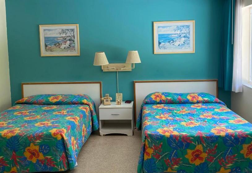 בית מלון כפרי Silver Sands Beach Resort