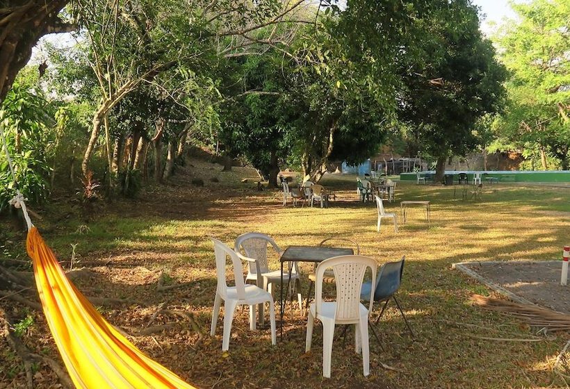 هتل Waterfall Hostel
