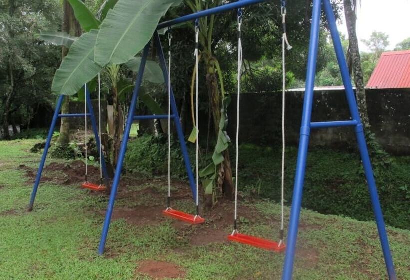 هتل Waterfall Hostel