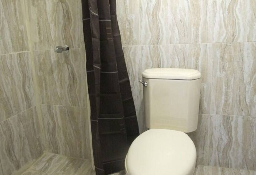 هتل Waterfall Hostel