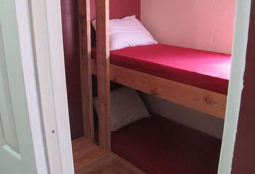 هتل Waterfall Hostel