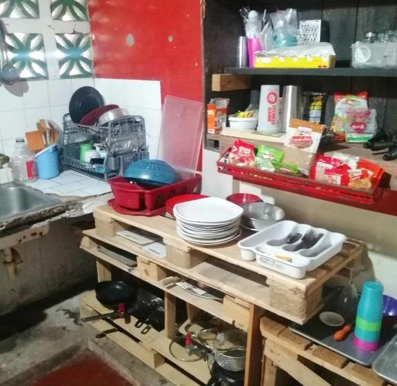 هتل Waterfall Hostel