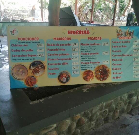 هتل Waterfall Hostel