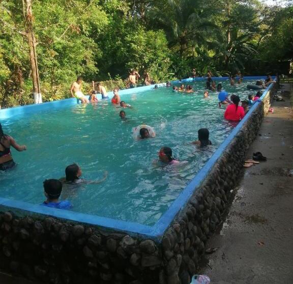 هتل Waterfall Hostel