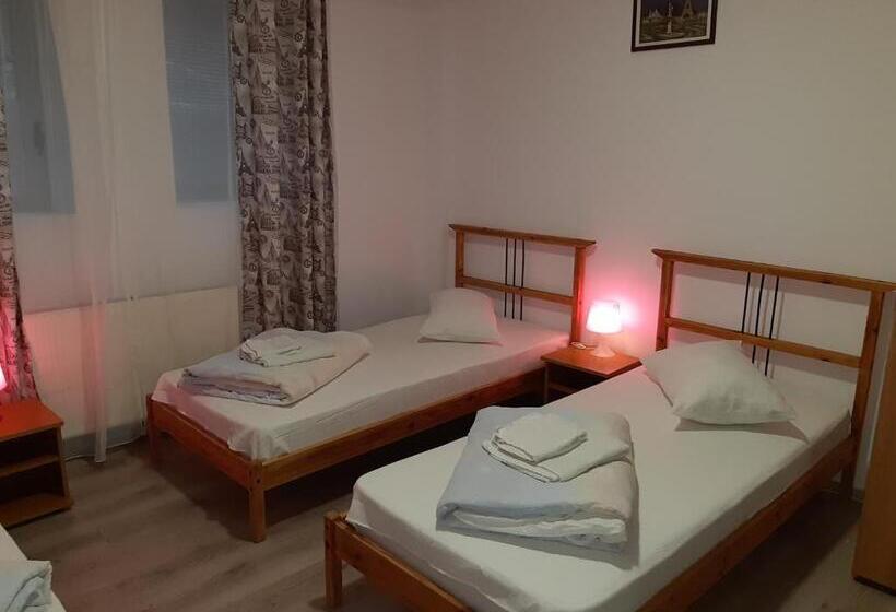Carol 51 Hostel