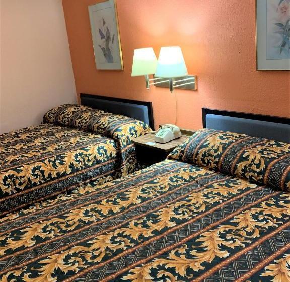 호텔 Red Carpet Inn & Suites