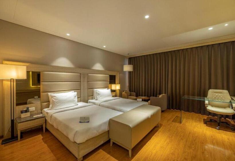 Отель Sarovar Portico Morbi