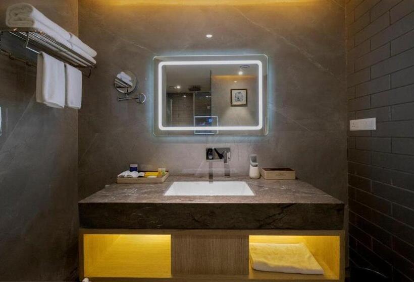 Отель Sarovar Portico Morbi