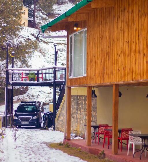 בית מלון כפרי Thehimalayanliving Whistling Pines