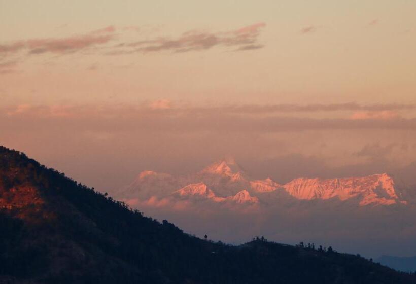 בית מלון כפרי Thehimalayanliving Whistling Pines