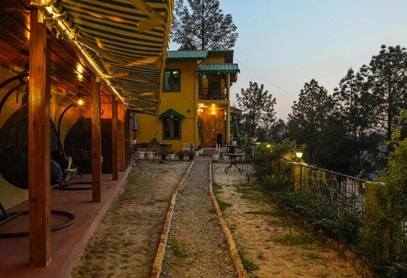 בית מלון כפרי Thehimalayanliving Whistling Pines