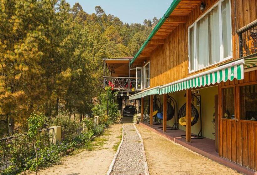 בית מלון כפרי Thehimalayanliving Whistling Pines