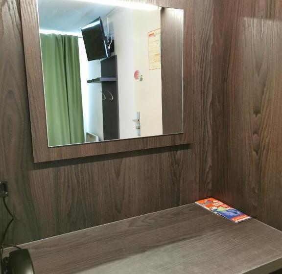 Fasthotel Paris Ouest Bouafle