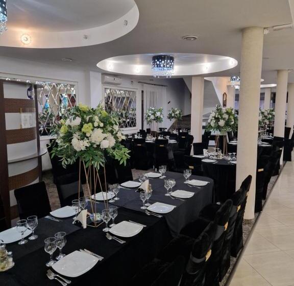 هتل Caprice Deluxe Accomodation