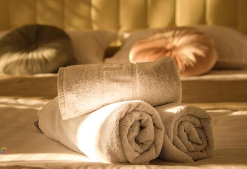 هتل Caprice Deluxe Accomodation