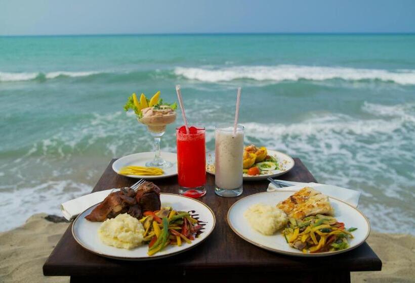 هتل Coconuco Beach Palomino