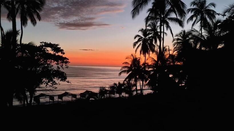 هتل Coconuco Beach Palomino