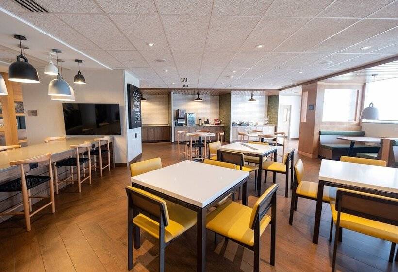 هتل Fairfield By Marriott Inn & Suites Fond Du Lac