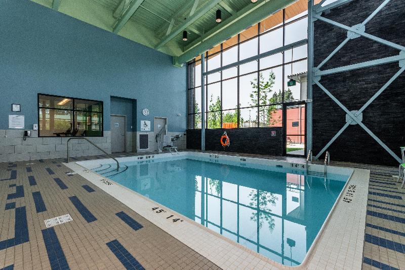 Отель Holiday Inn Express & Suites Chilliwack East An Ihg