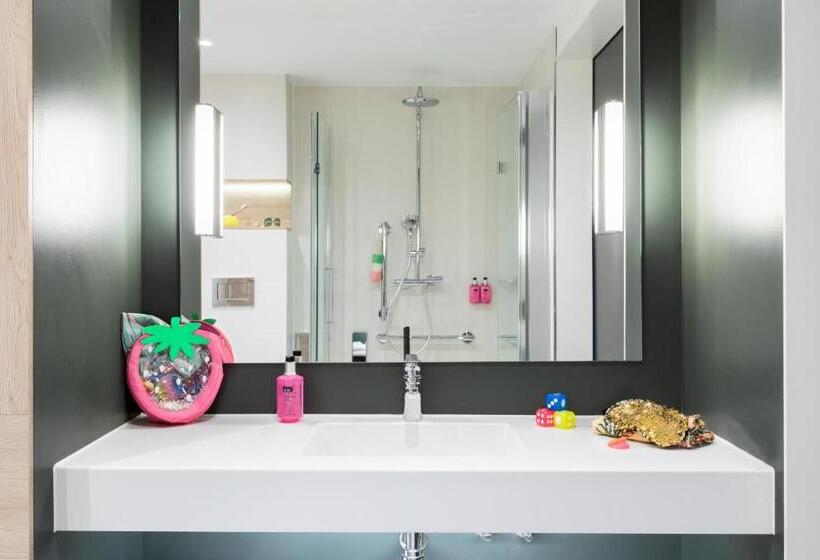 هتل Moxy Dresden Neustadt