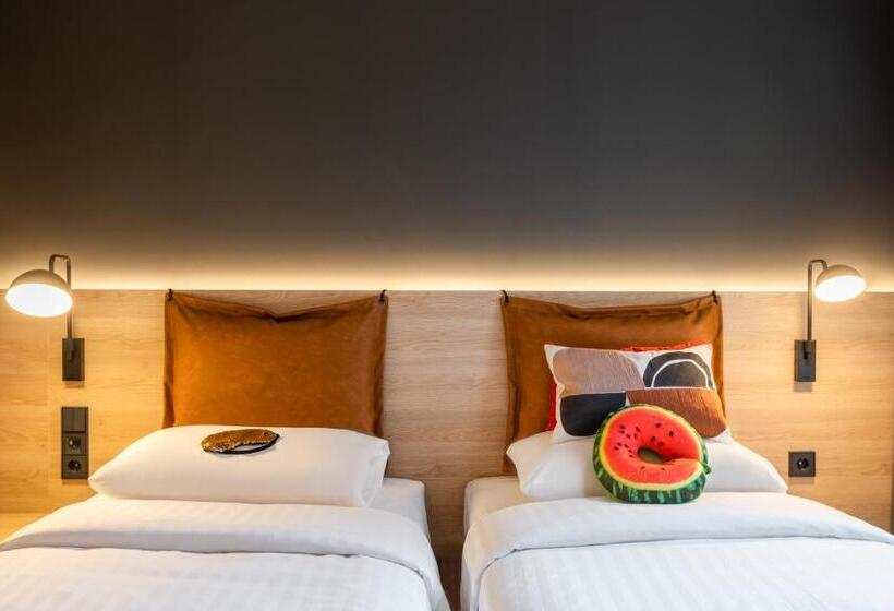 هتل Moxy Dresden Neustadt