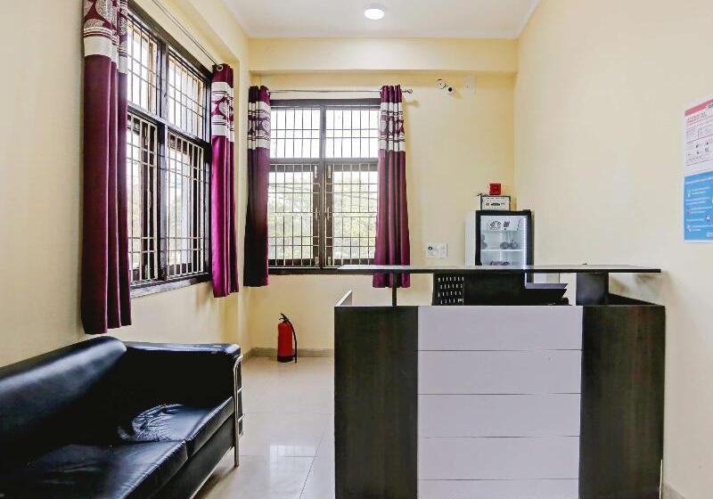 בית מלון כפרי Oyo 79604 Rl Residency