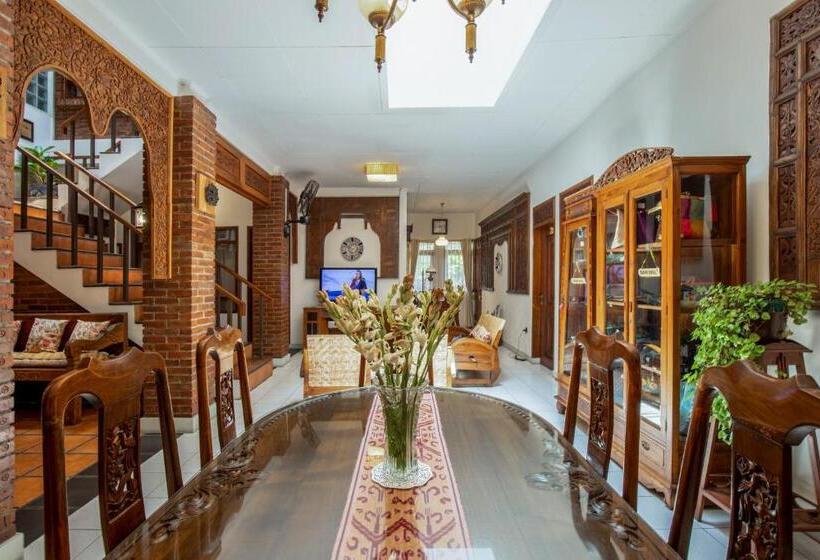 پانسیون Sekararum Butik Syariah Guesthouse