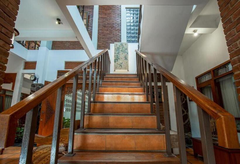 پانسیون Sekararum Butik Syariah Guesthouse