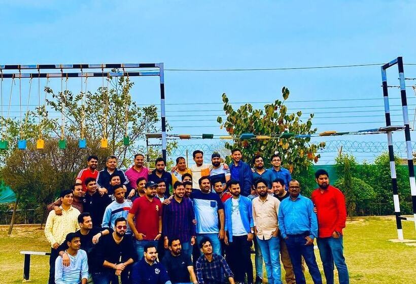 منتجع Aravali Greens
