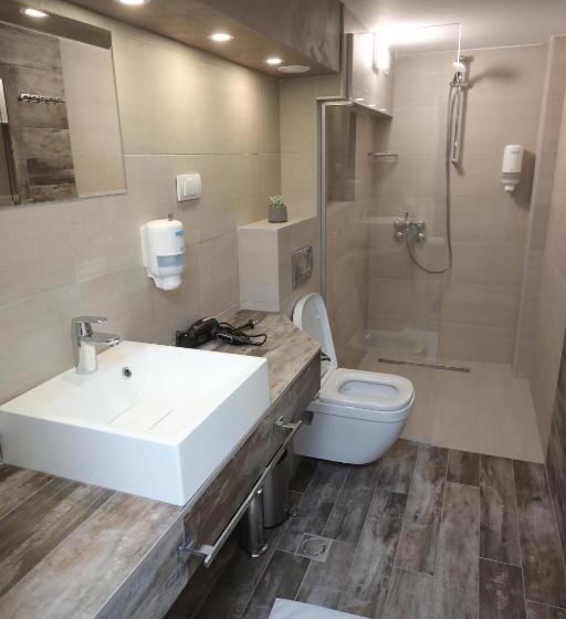 تختخواب و صبحانه Palace Megdan