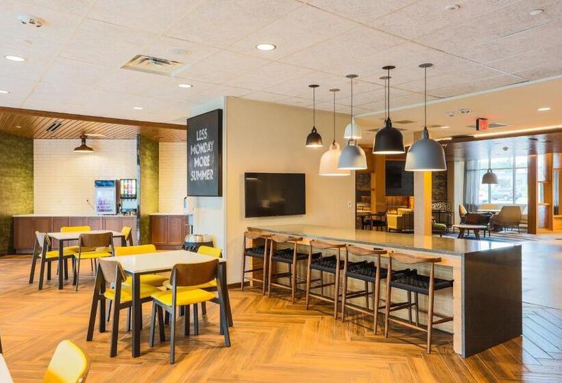 هتل Fairfield Inn & Suites Marquette