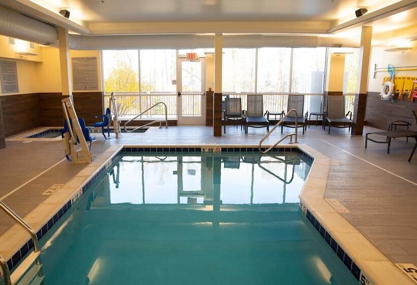 هتل Fairfield Inn & Suites Marquette