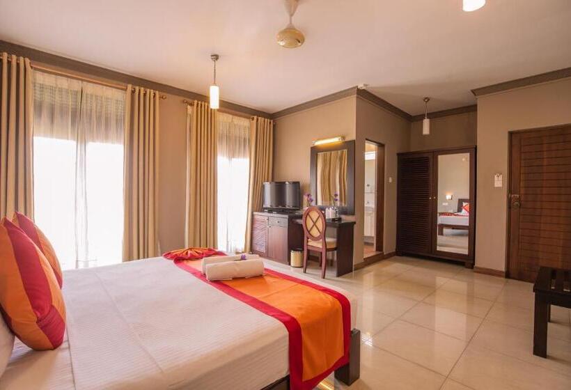 هتل Kings Ridge Kandy