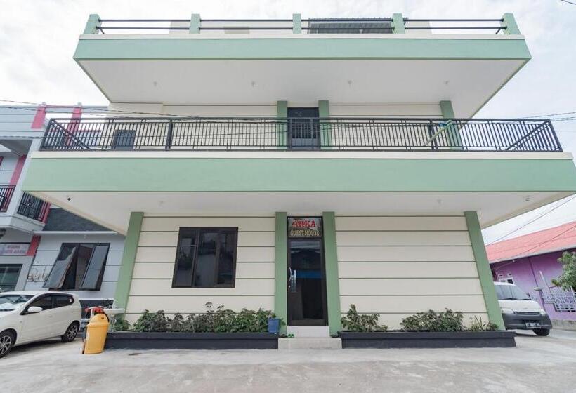 هتل Reddoorz Near Arka Sepinggan Airport Balikpapan