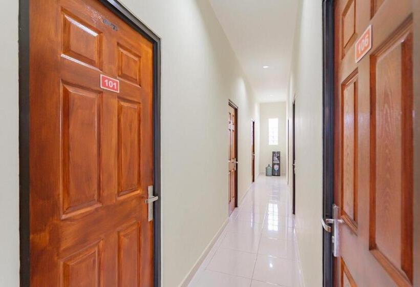 هتل Reddoorz Near Arka Sepinggan Airport Balikpapan