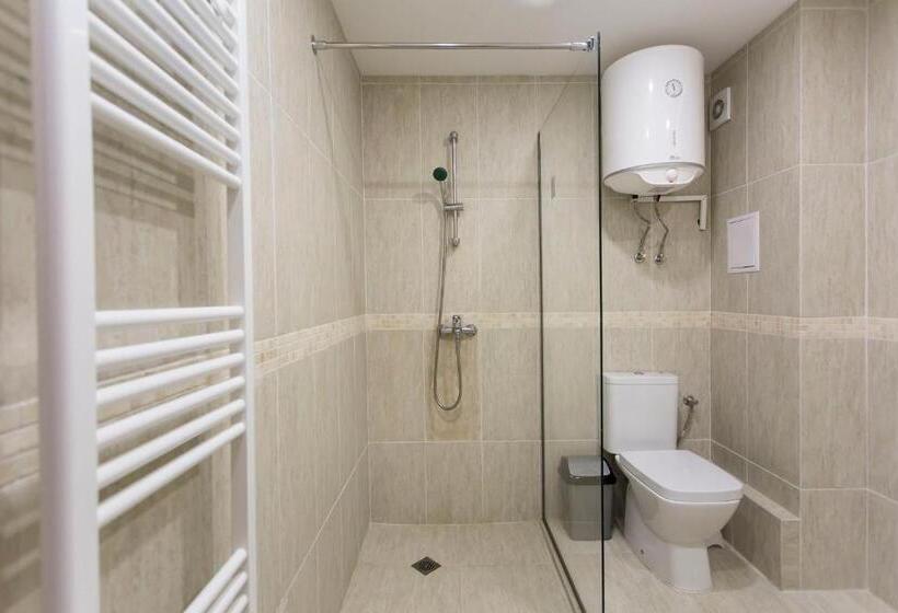 Modern And Bright Apartments Near Center   Free Parking