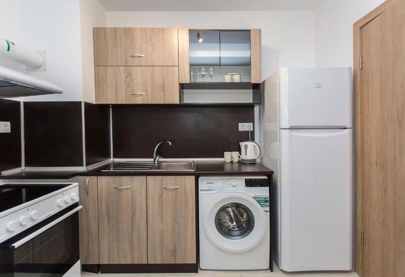 Modern And Bright Apartments Near Center   Free Parking