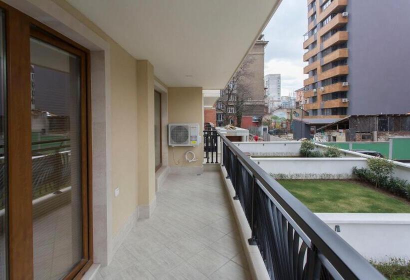 Modern And Bright Apartments Near Center   Free Parking