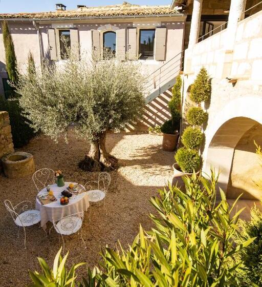 تختخواب و صبحانه La Maison D'aimé