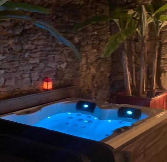 تختخواب و صبحانه La Maison D'aimé